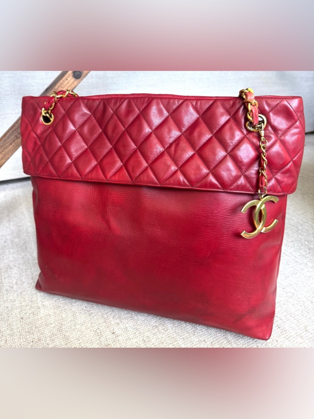 CHANEL Vintage Red Leather Chain Tote CC Charm 1 Series - Picture 4 of 16